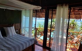 Mtende Beach Bungalow